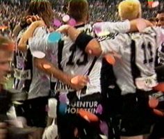 Jubel im Konfetti-Regen