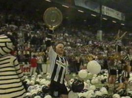 Pitti mit der Schale