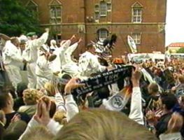 Die Mannschaft rollt an