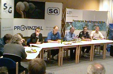 Pressekonferenz. Von links: SG-Manager Schm�schke, SG-Trainer Rasmussen, SG-Manager Werner, THW-Trainer Serdarusic, THW-Manager Schwenker