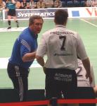 Mitte der 1. Hz. brachte Serdarusic (links) frische Kr�fte, hier Bjerre (rechts).