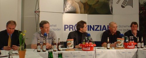Pressekonferenz. Von links: THW-Manager Schwenker, THW-Trainer Serdarusic, Moderator Pipke, ThSV-Trainer Rost, ThSV-Manager Dr�ge.