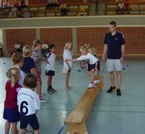 "Pitti" Petersen hatte einen Parcours f�r die Kinder und Jugendlichen aufgebaut.