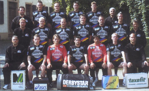 Oben von links: Betreuer Schneider, Linder, Krauthoff, Werum, Weber, Physiotherapeut AzghandiMitte von links: Trainer Schwalb, Behrends, Rose, Immel, Olalla (nicht mehr im Kader), Hens, Physiotherapeut Roth