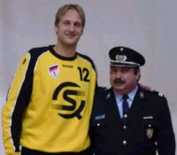 Christian Ramota berichtet auf seiner Webseite  mit Fotos von der Weltmeisterschaft. Hier "Eros" mit dem "coolsten Hund der Halle"...