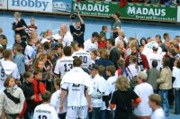 Nach dem Spiel: Freie Fahrt f�r Autogrammj�ger.