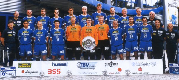 Oben von links: Trainer Mudrow, Schwarzer, Stephan, Christophersen, Baumgartner, Bonath, Zerbe, Ramto, Kothe, Struck, Sportl. Koord. Sch�nbrodtVorne von links: Co-Trainer Franke, Hermann, Tempelmeier, Binder, Ramota, Selke, Zereike, Kehrmann,
