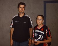 Roman Pungartnik, hier mit einem Fan, "befindet sich weiter im Aufbautraining und macht einen sehr guten Eindruck".