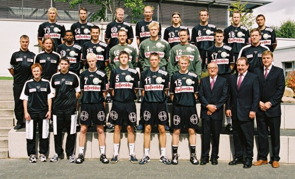 Oben von links: Kretzschmar, Stiebler, Sigurdsson, Bielecki, Theuerkauf, Tkaczyk, Just, Kuleschow;Mitte von links: Betreuer Sch�tte, Physiotherapeut Engemann, Abati,