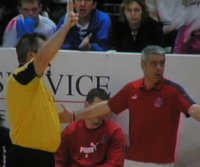 Paris" Trainer Thierry Anti erhielt nach gestenreichen Beschwerden eine Zeitstrafe von den norwegischen Unparteiischen.