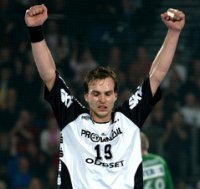 Viktor Szilagyi schreit seine Freude �ber den  historischen Sieg gegen Magdeburg heraus.