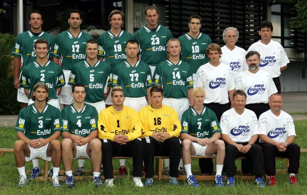 Vorne von links: Schweikardt, Baumgarten, Galia, Shejbal, Sch�ne, Dr. Bickelhaupt, Dr. Vollmer;Mitte von links: Kraus, Oprea, Knezevic, Stelmokas, Kalbantner, Allmendinger;