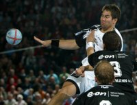 Nikola Karabatic wird attackiert.