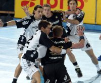 Derby-Kampf am Kreis.