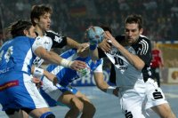 Stefan L�vgren k�mpft sich zum Kreis durch.