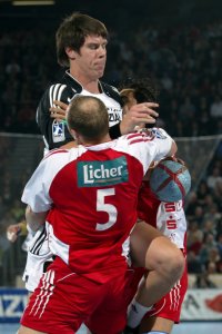 MT-Hauttorsch�tze Andrej Kurtschew will auch am Mittwoch die Zebras stoppen