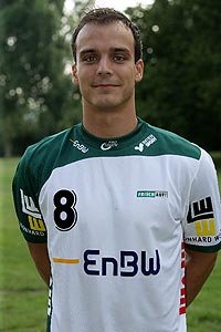 Neuzugang auf Rechtsau�en: Gergely Harsanyi.