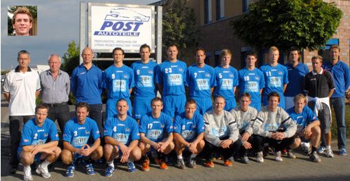 Insert: Warncke;Oben von links: Arzt Dr. Schier, Manager Grimm, Co-Trainer Wolf, Spix, Bednarzik, van Walsem, Faltin, Esser, G�rden, Marquardt, Physioth. Pohlenz, Physioth. Faltin, Trainer Mast;
