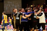 Geschafft! Deutschland feierte mit einer Jubeltraube den Halbfinaleinzug.