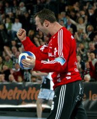 Endlich wieder ohne Schmerzen: Thierry Omeyer bejubelt eine seiner elf Paraden.