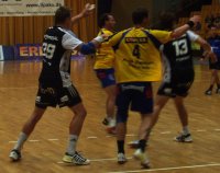 Filip Jicha in der Abwehr.