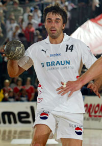 Spielt er oder spielt er nicht? MT-Spielmacher  Vladica Stojanovic.