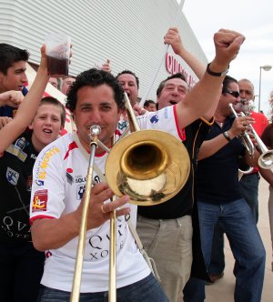 Hei�bl�tige Fans erwarten den THW Kiel in Ciudad Real.