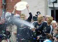 Sektdusche nach einer �berragenden Saison - zum letzten Mal allerdings �ffnet Stefan L�vgren am Sonnabend die Flaschen.