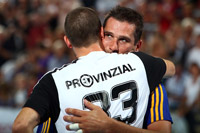 Herzliche Umarmung nach 60 Minuten als Gegner: Dominik Klein und Stefan L�vgren.