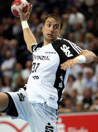 Bester Torsch�tze beim THW und sicher vom Siebenmeterpunkt: Momir Ilic.