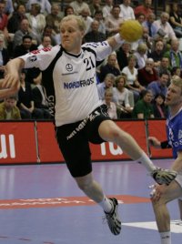 Jan-Hendrik Behrends war in der Sparkassen-Arena bester Feldtorsch�tze f�r Amicitia.