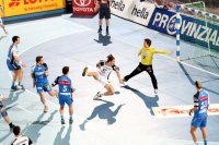 Spektakul�rer Treffer: Marcus Ahlm erzielte das erste Kieler Tor mit einem R�ckhandwurf.