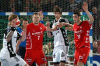 Nachwuchs-Kreisl�ufer Hendrik Pekeler feierte sein zehnmin�tiges Bundesliga-Deb�t.