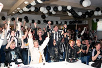 Rund 100 THW-Fans feiern beim Public Viewing des THW-Fanclub "Schwarz-Weiss" im Vereinsheim des FT Vorw�rts in der Kieler Moorteichwiese.