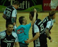 Verst�ndnis f�r die Gelbe Karte: Marcus Ahlm machte ein gutes Spiel.