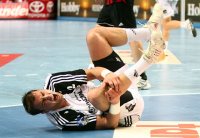 Der Moment, in dem den Fans der Atem stockte: Momir Ilic blieb nach seinem sechsten Tor verletzt liegen.