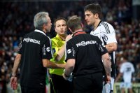 Marcus Ahlm musste nach einem Schlag von Jurecki behandelt werden.