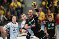 Filip Jicha lie� sich selten von Olafur Stefansson bezwingen.