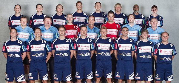 Oben von links: Schlinger, Strobel, Lobedank, Ilitsch, Mitkov, Sauer, Boisedu, K�nig;Mitte von links: Physioth. Kremer, Co-Trainer Heimann, Zoubkoff, Trainer Dr. Brack, Marinovic, Manager Chatton, Betreuer JenterM;