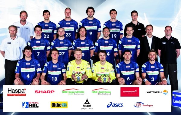 Hinten von links: Trainer Schwalb, M. Lijewski, Hens, Vori, K. Lijewski, Physioth. Albers;Mitte von links: Co-Trainer Stojanovic, Flohr, Schliedermann, Jansen, B. Gille, G. Gille, Sportl. Leiter Fitzek, Betreuer Gro�er;