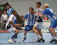 Kaum ein Durchkommen f�r Daniel Narcisse.