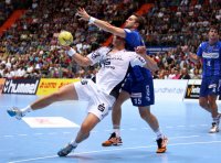 Marcus Ahlm hatte gegen die harte Hamburger Deckung einen schweren Stand.