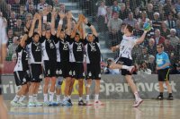 Diesen Freiwurf von Holger Glandorf parierte Thierry Omeyer.