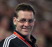 Hat jetzt noch mehr Durchblick: Alfred Gislason mit seiner neuen Brille.