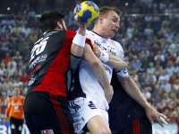 Schwerstarbeit: Filip Jicha hatte mit der aggressiven  Deckung der G�ste zu k�mpfen.