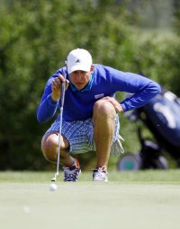 Konzentriert: Filip Jicha sucht vor dem Put nach der besten L�sung.