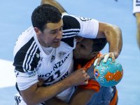 In den ersten 20 Minuten hatten die Kieler - hier mit Marko Vujin - ein hartes St�ck Arbeit zu verrichten.