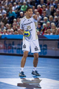 Daniel Narcisse war Dreh- und Angelpunkt des Kieler Spiels.