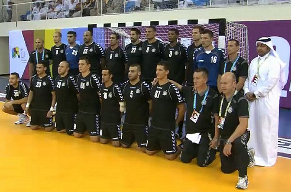 Das Team von Al Sadd Doha - verst�rkt mit sieben Spielern und dem Trainer von Montpellier... 