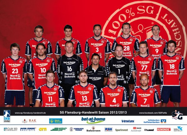 Oben von links: Heinl, Djordjic, Karlsson, Kaufmann, Glandorf; Mitte von links: Voigt, Mogensen, Rasmussen, Trainer Vranjes, Andersson, Knudsen, Morten Dibbert;  Unten von links: Svan Hansen, Weinhold, Machulla, Eggert; Es fehlt: Atlason